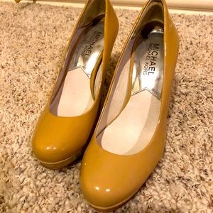 Michael kors patent neutrals size 5 perfect condition